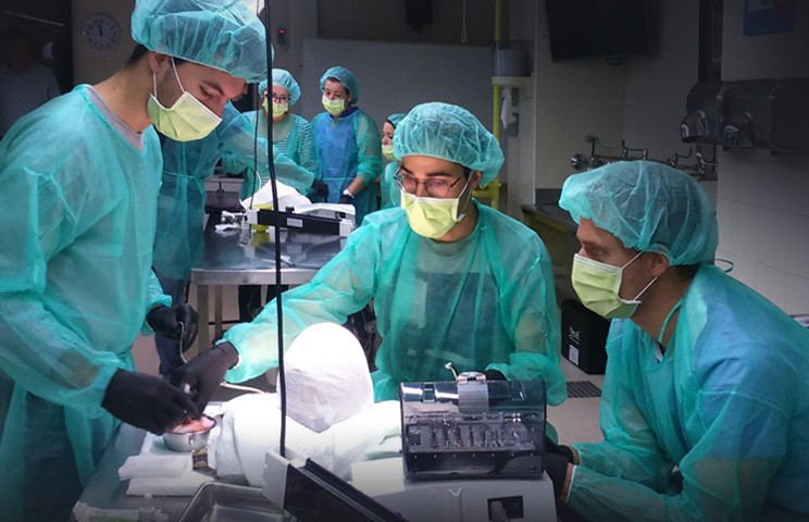 UB y AVINENT, 7 años colaborando por la formación en implantología